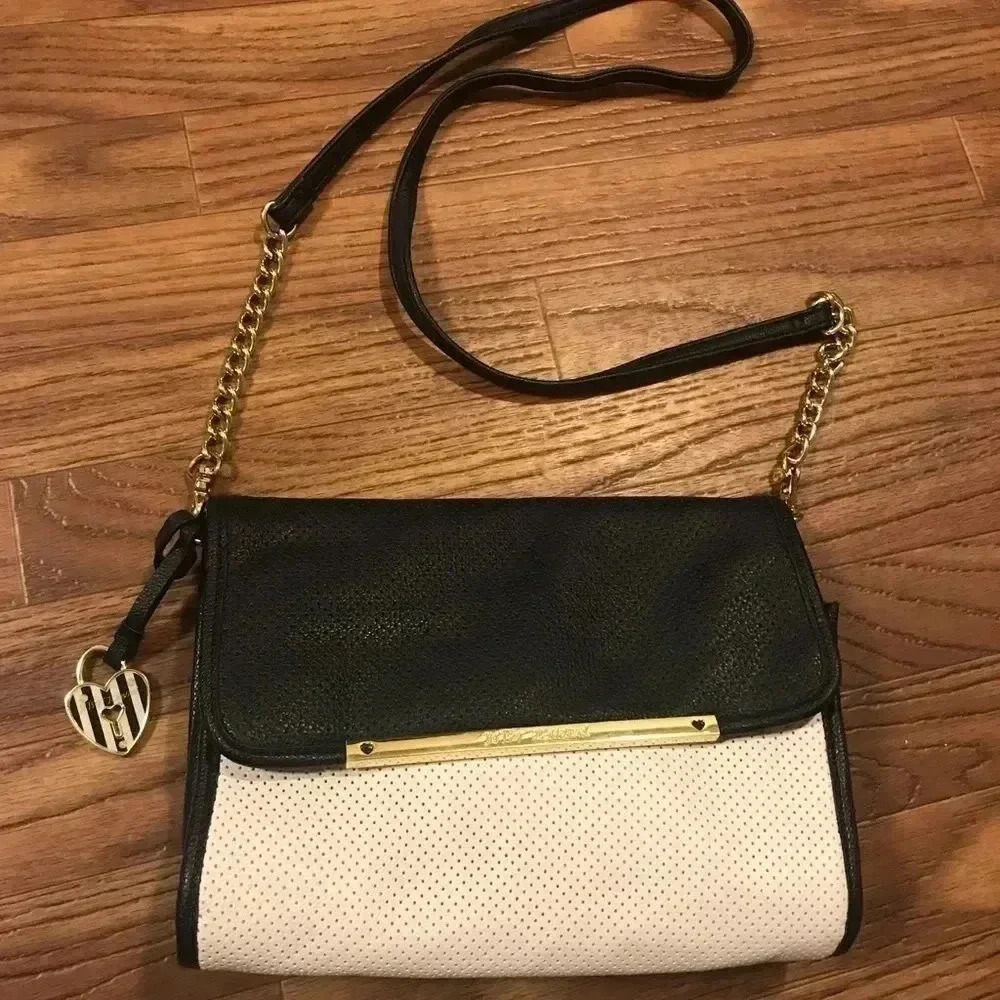 Betsey Johnson Crossbody purse